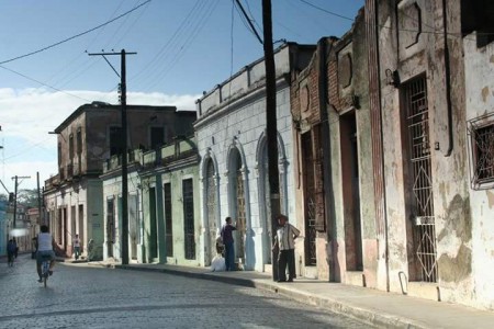 5. Calle República llegando al Puente de la Caridad